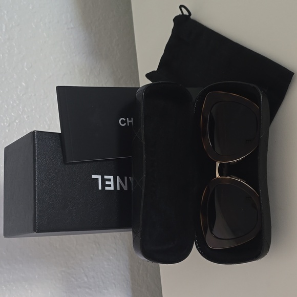 Chanel sunglasses - Picture 4 of 9